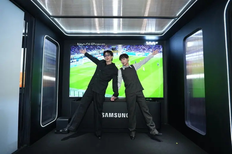 ฟินหนักมาก! ออฟ-กัน ควงคู่ลุยงานซัมซุง พาเบบี๋แดนซ์ออนสเตจ ในงาน "Samsung AI TV Unbox &amp; Discover 2025"