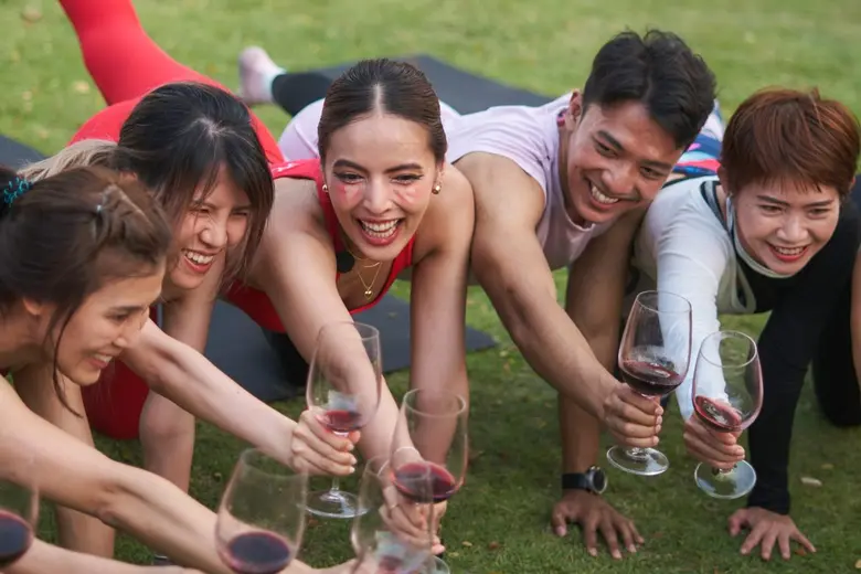 กลับมาอีกครั้งกิจกรรม " SUNSET PILATES AND WINE " คลาสพิลาทิสที่สายจิบต้องลองที่โรงแรม โซ โซฟิเทล หัวหิน