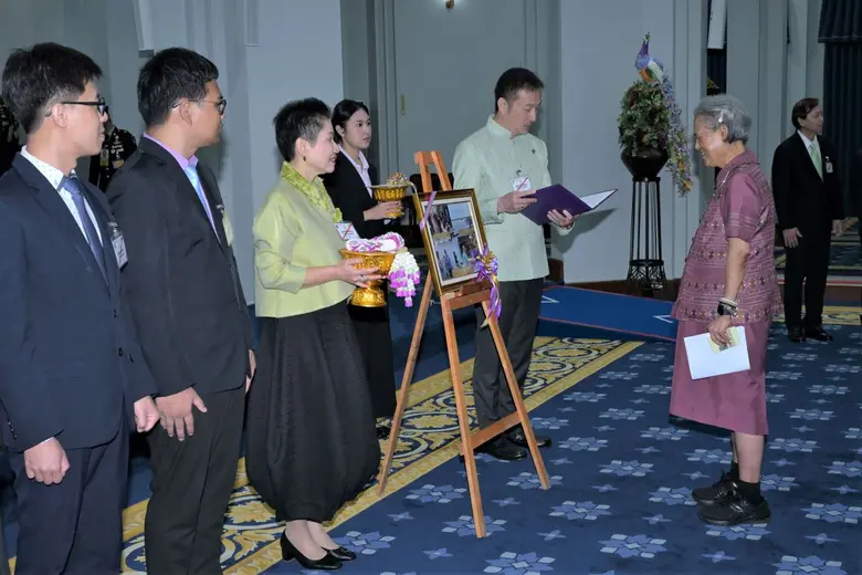 สมเด็จพระกนิษฐาธิราชเจ้า กรมสมเด็จพระเทพรัตนราชสุดาฯ สยามบรมราชกุมารี พระราชทานพระราชวโรกาสให้คณะผู้บริหารบางจากฯ ผู้จัดและผู้ชนะเลิศรายการ Genwit อัจฉริยะพันธุ์ใหม่ เข้าเฝ้า