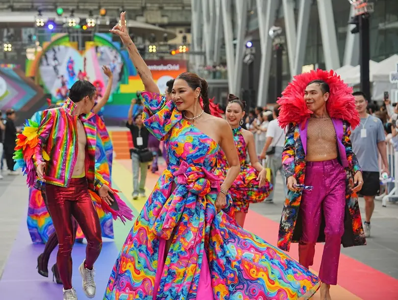 Thailand's First Pride Month Kickoff! 'centralwOrld Love with Pride 2025' Unites Over 500 Artists, Celebrities, and Influencers on a 100-Meter Rainbow Runway at centralwOrld to Celebrate Pride Month Throughout June