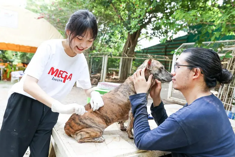 เมกาบางนา ส่งต่อวัคซีนป้องกันโรคพิษสุนัขบ้า 2,000 โดส ตอกย้ำการเป็น PET COMMUNITY