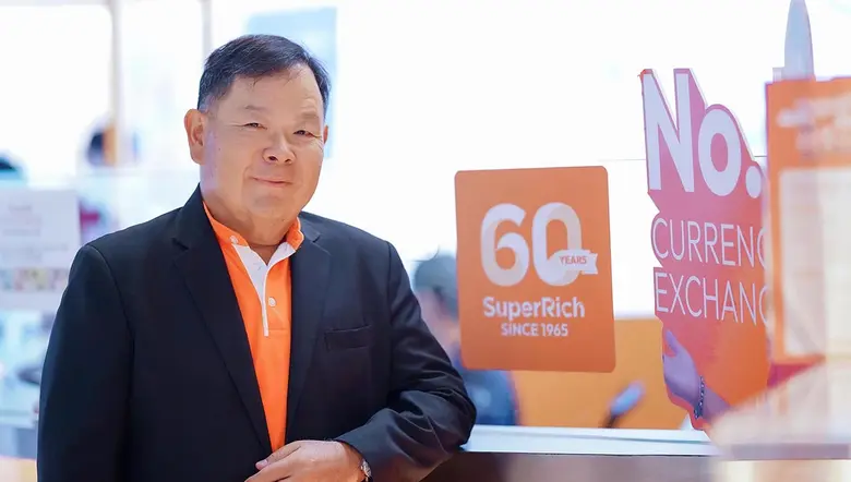 ซุปเปอร์ริช1965 สีส้ม จัดแคมเปญ "SuperRich Super Luck: ฉลอง 60 ปี แห่งความเชื่อมั่น แลกเงินวันนี้ ลุ้นเที่ยวฟรี 60 ที่นั่ง"