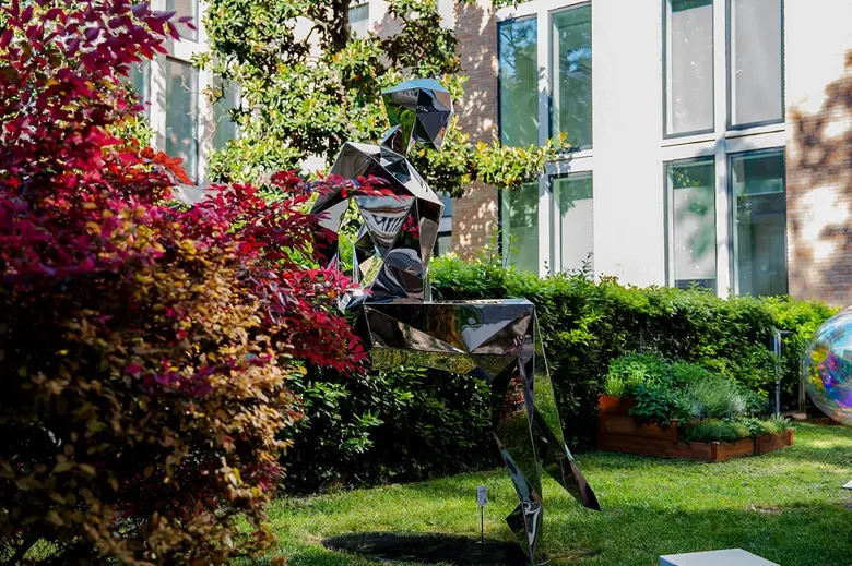 Art in Motion: Jeff Robb's 'Serenissima' Exhibition Arrives at Avani Rio Novo Venice