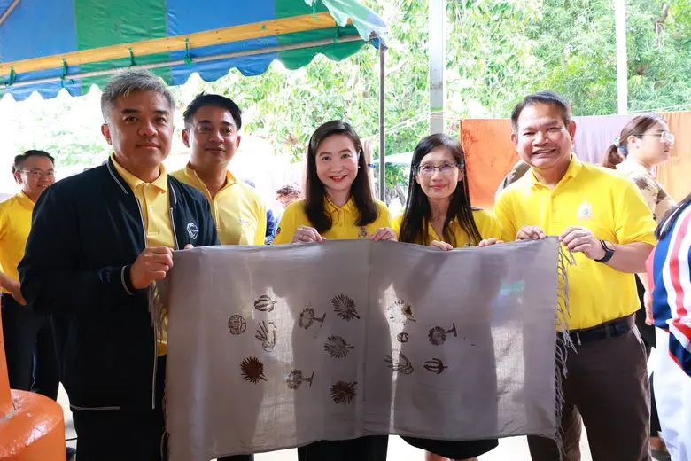 "เอกนัฏ" บินตรงลงพื้นที่เมืองสองแคว โชว์ผลสำเร็จการยกระดับฐานราก พร้อมเดินเครื่องเพิ่มทักษะอาชีพ ดึงวัตถุดิบพื้นถิ่นต่อยอดสู่ผลิตภัณฑ์สร้างรายได้ชุมชน
