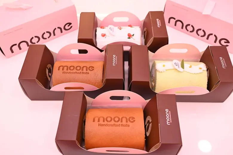 "เบคกี้ รีเบคก้า" ร่วมงาน Grand Opening "moone rolls" แบรนด์โรลเค้กสุดละมุนแห่งใหม่ใจกลางกรุงเทพฯ