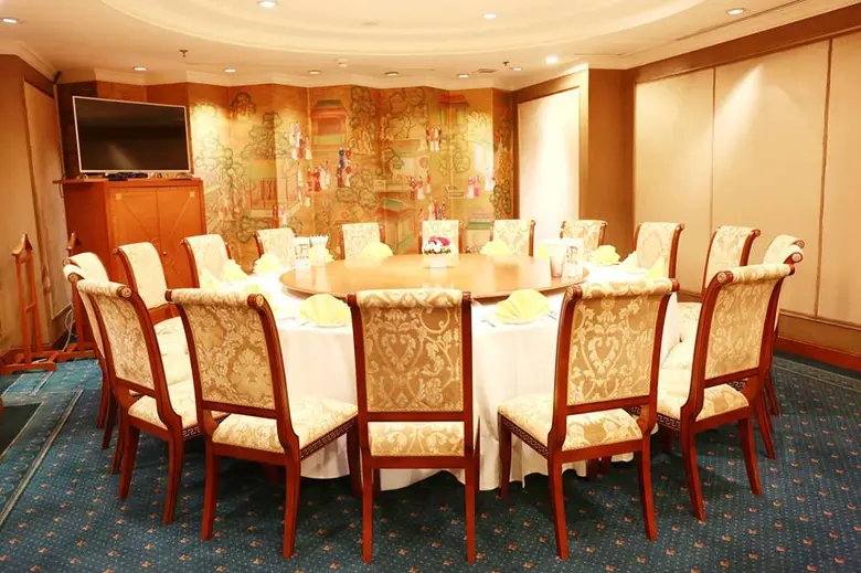 "Stir-fried Scallops with Snap Pea" special menu at the Emerald Hotel