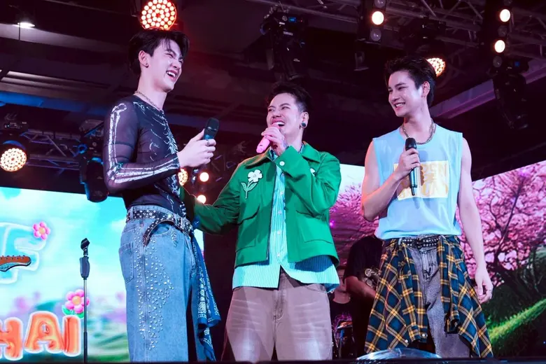 อ๊อฟ ปองศักดิ์ จัดเต็มร้องเต้นครบอรรถรสใน 7 สีคอนเสิร์ต เฟสติวัล@เอ็ม บี เค เซ็นเตอร์ ครั้งที่ 2 ต่อเนื่องความสุขครั้งที่ 3 แจกความสดใสครั้งใหญ่จาก BNK 48 และ CGM 48 เสาร์ที่ 19 ก.ค.นี้
