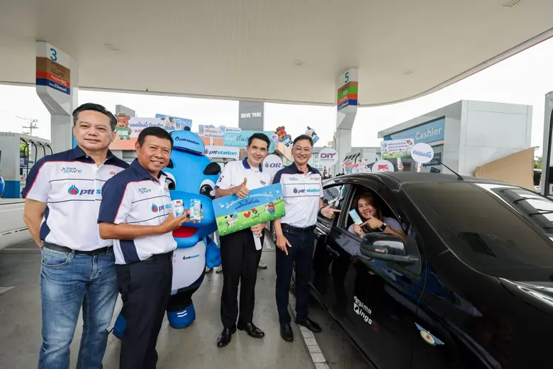 พีทีที สเตชั่น เติมเต็มรอยยิ้มให้เกษตรกรผู้เลี้ยงโคนม รับฟรี! นมกล่อง UHT เมื่อเติมน้ำมันครบ 400 บาท