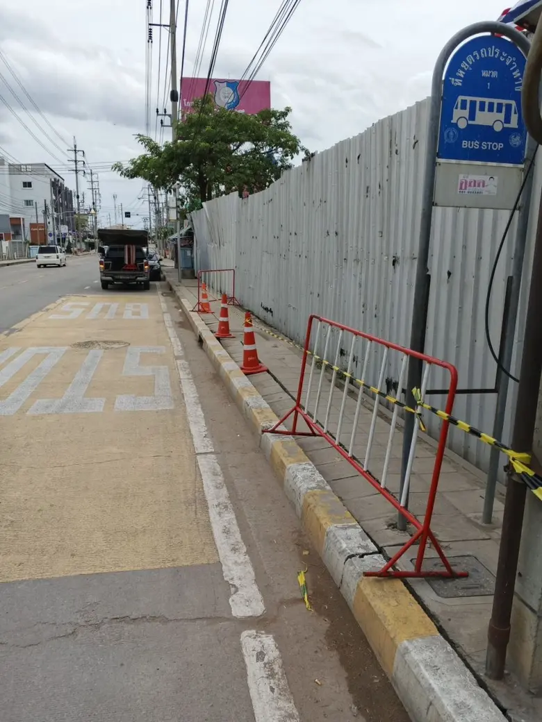 เขตหนองแขมประสานสำนักการโยธาเร่งซ่อมแซมทางเท้า ถ.บางบอน 3 ป้องกันอุบัติเหตุซ้ำ