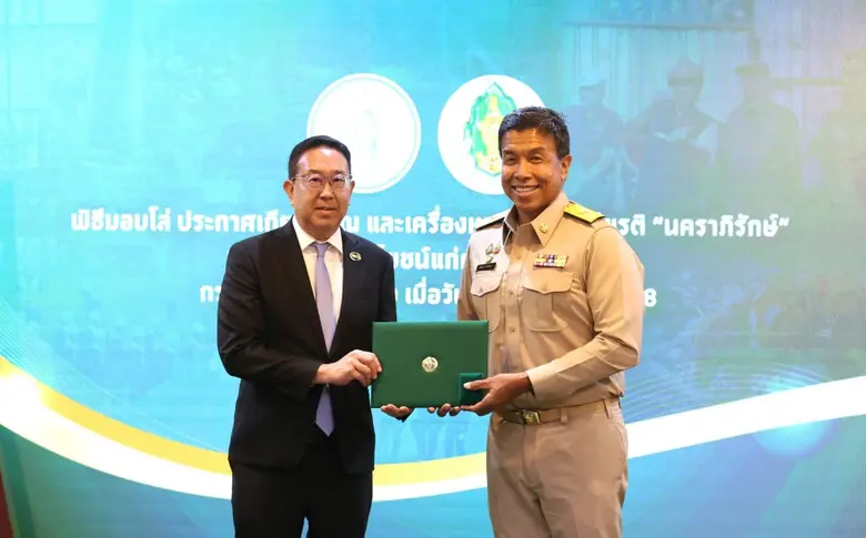 EnCo รับมอบประกาศเกียรติคุณและเครื่องหมาย 'นคราภิรักษ์' จากกรุงเทพมหานคร เชิดชูผู้มีส่วนร่วมสนับสนุนบรรเทาเหตุแผ่นดินไหว