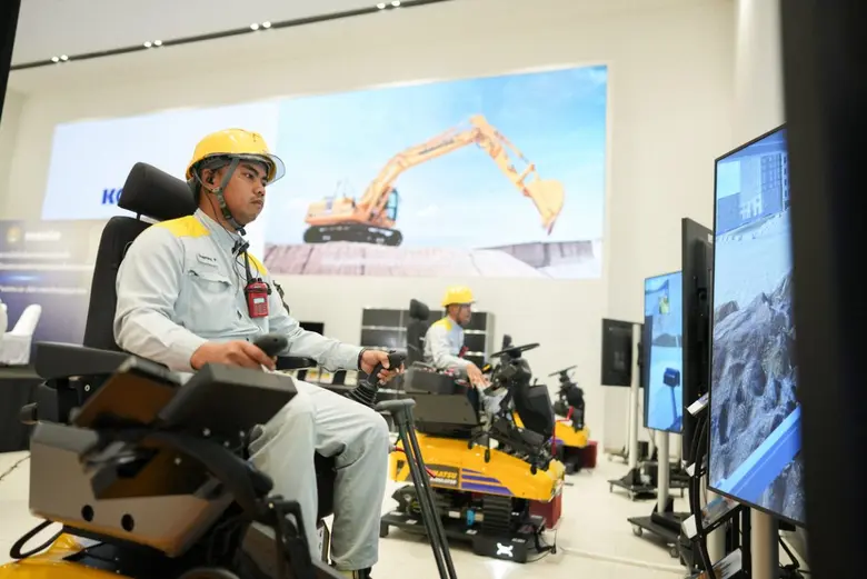 Bangkok Komatsu Sales Partners with Department of Skill Development to Launch "Komatsu Operator Training Academy" to Upskill Thai Heavy Machinery Operators for EEC Demand