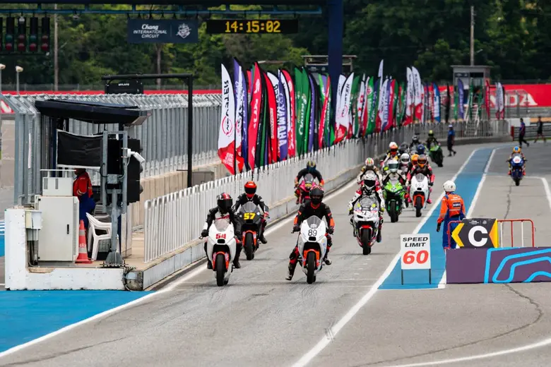 กระหึ่ม! NEXZTER BRIC Superbike" คัมแบ็ครันวงการมอเตอร์สปอร์ต "อภิวัฒน์-นทีธาร" ขึ้นนำวันแรก