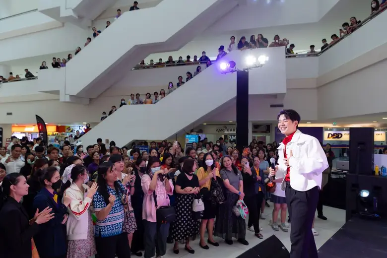 ไอซ์ ศรัณยู เปิดมินิคอนเสิร์ต รวมคนใจง่าย ชวนชาวออฟฟิศแดนซ์ยับ