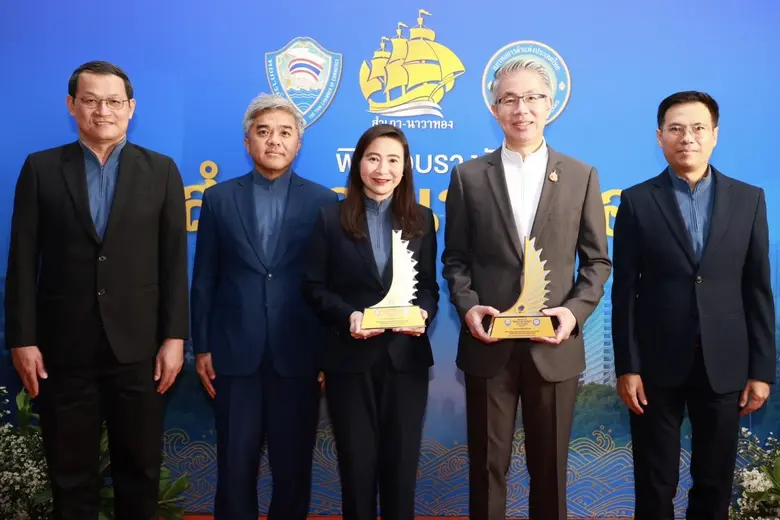สุดยอดหน่วยงานภาครัฐ! "ดีพร้อม : ขับเคลื่อนสำเภาธุรกิจ-บนกระแสนาวาสีทอง" ของเศรษฐกิจสังคมโลกใหม่ ด้วยเรือธงดีพร้อมที่ทันสมัย สะอาด สะดวก โปร่งใส ขจัดอุปสรรคให้อุตสาหกรรมไทย บนความภาคภูมิใจในนโยบาย รมว.เอกนัฏ ผงาดรับรางวัล "สำเภา-นาวาทอง" ปี 68