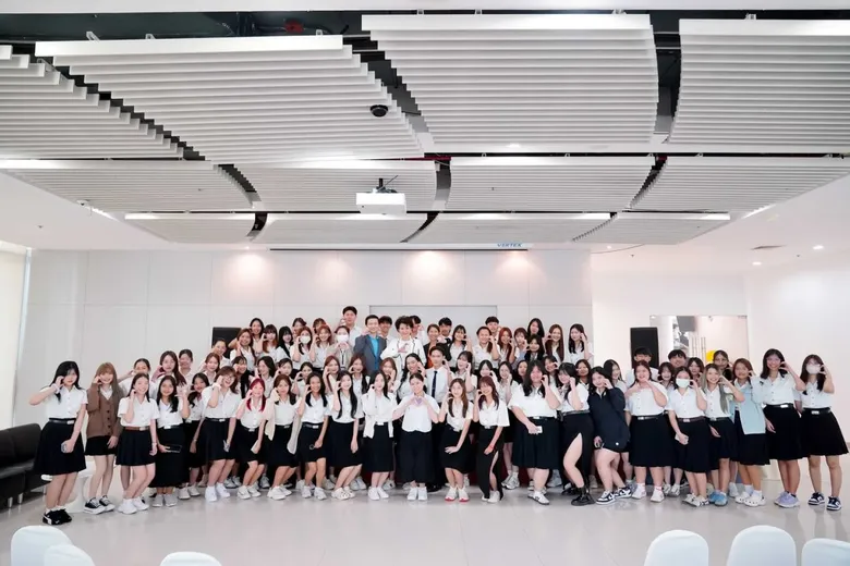 ตอกย้ำความสำเร็จหลักสูตร 2+2 สร้างบัณฑิตสู่เวทีโลก ศิลปศาสตร์ SPU ส่ง 77 นักศึกษาศึกษาต่อมหาวิทยาลัยซีอาน ประเทศจีน