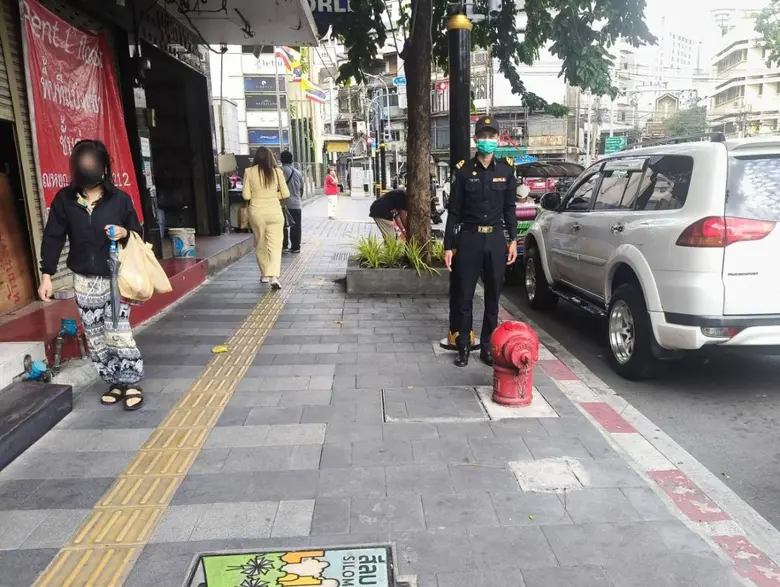 เขตบางรักเข้มกวดขันจัดระเบียบผู้ค้าหาบเร่ถนนสีลม เพิ่มความสะดวกปลอดภัยผู้สัญจร