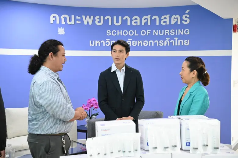 คณะพยาบาลศาสตร์ มหาวิทยาลัยหอการค้าไทย รับมอบอุปกรณ์ทางการแพทย์เพื่อพัฒนาศักยภาพนักศึกษา