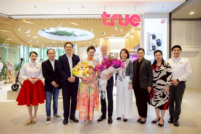 ทรูเปิดบ้าน 'True Branding Shop' สาขาใหม่ Dusit Central Park ต้อนรับแขกพิเศษ "คุณศุภจี สุธรรมพันธุ์" ชูคอนเซ็ปต์พื้นที่เทคโนโลยีอนาคตสำหรับคนเมือง
