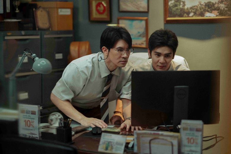 เงิน 30 ล้านในบัญชีคนตายจะมีประโยชน์อะไร… Netflix เผยภาพแรกจาก "ลักกันวันตาย (Everybody Loves Me When I'm Dead)"