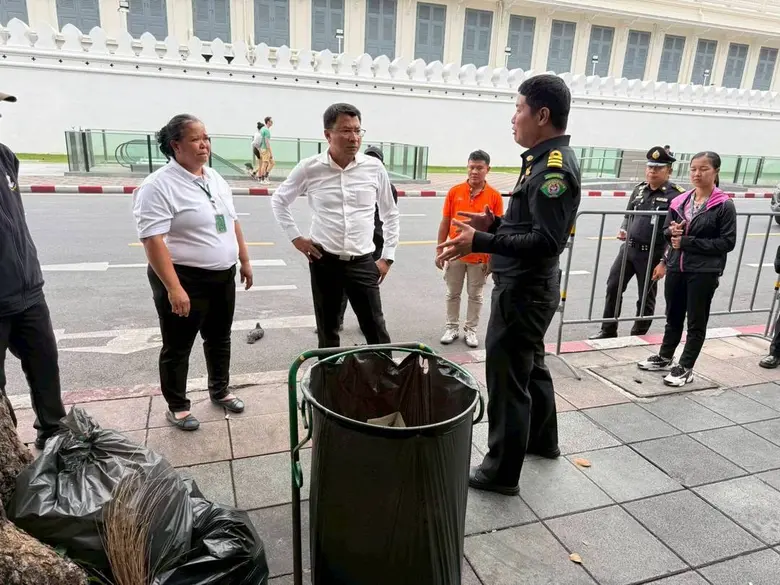 เขตพระนครเร่งแก้ปัญหาขยะรอบพระบรมมหาราชวัง ย้ายจุดทิ้ง-เพิ่มรอบเก็บ รักษาภาพลักษณ์การท่องเที่ยว