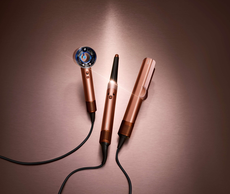 Dyson สีใหม่ Amber Silk ผสาน 3 สี เบอร์กันดี ทองแดง และชมพูแชมเปญ มาในสัมผัสเมทัลลิคเรียบหรู พร้อมเป็นของขวัญช่วงเทศกาลปลายปีนี้