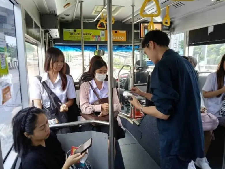 กทม. ปรับระบบชำระค่าโดยสารรถ BRT รองรับสังคมไร้เงินสด เตรียมเพิ่มสถานีใหม่ 4 จุด คาดเสร็จต้นปี 69