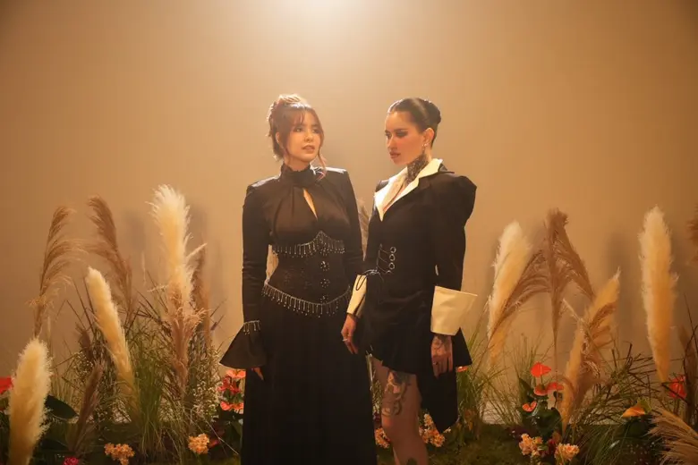 เซอร์ไพรส์ไม่หยุด "มีนตรา อินทิรา" ดึง "ปราง ปรางทิพย์" มาป๊ะกันในเพลง "ฟ้ายามแลง" กับการร่วมงานกันครั้งแรกของสาวสองไสตล์