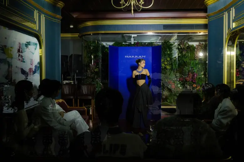 SARRAN เปิดตัว "Oriental Blue" คอลเลกชั่น Art to Wear ใหม่ล่าสุดที่ถ่ายทอดแรงบันดาลใจ