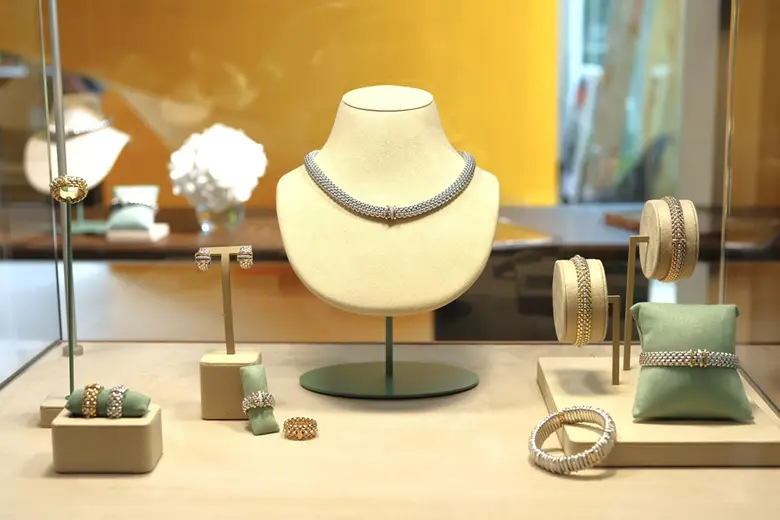 SCINTILLA GIOIELLI unveils FOPE 2025 Collection, a timeless elegance for everyday luxury and announces Thailand's first Friend of FOPE, 'Aimee-Morakot'.
