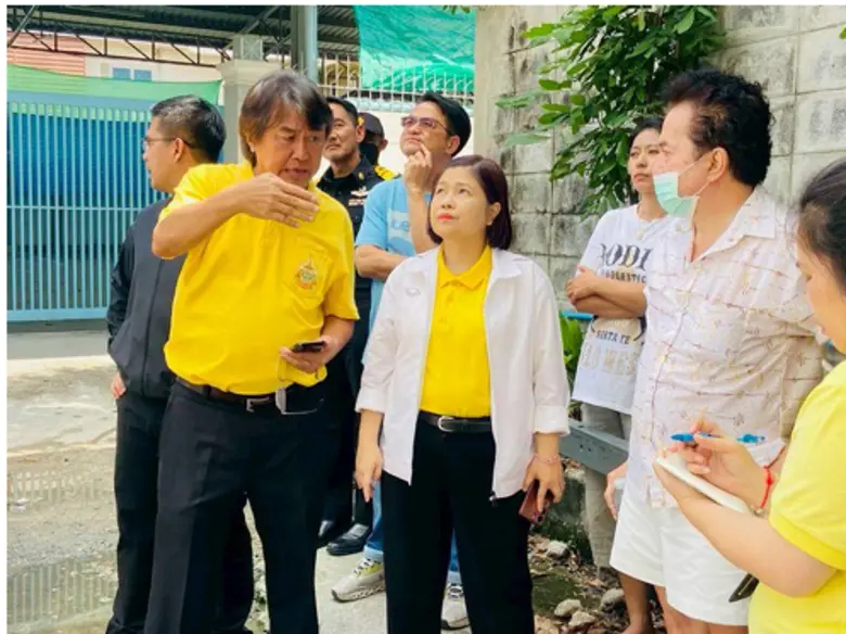 เขตดินแดงเร่งตรวจสอบเหตุเศษคอนกรีตกันสาดอาคาร 7 ชั้นร่วงหล่น สั่งรื้อถอนส่วนที่ชำรุด-ป้องกันเกิดเหตุซ้ำ