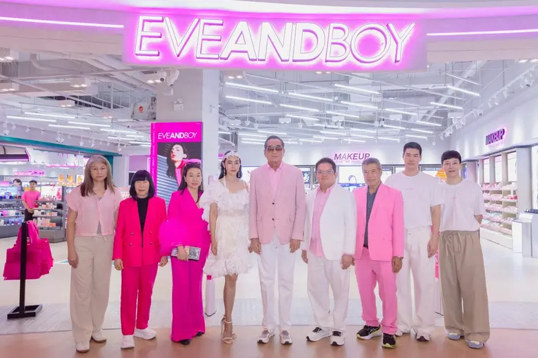 "ที่สุดของทะเลอันดามัน EVEANDBOY จัดใหญ่เปิดสาขาใหม่ ศูนย์การค้าจังซีลอน ป่าตอง ภูเก็ต พร้อม POP UP พิเศษ ยกร้านบุกหาดป่าตอง ขนทัพศิลปิน เซเลบริตี้ชื่อดัง บิวตี้ไอเท็มชั้นนำทั้งแบรนด์ไทยและแบรนด์ระดับโลก"