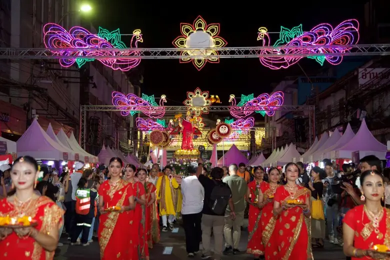 แสงศรัทธาจากอินเดียสู่ไทย! ททท. เปิดงาน Amazing Thailand Grand Diwali Festival 2025 ร่ายมนต์เสน่ห์เทศกาลแห่งแสงสว่าง 'Light Unites Us' ฉลองยิ่งใหญ่มิตรภาพ 2 ประเทศแน่นแฟ้น