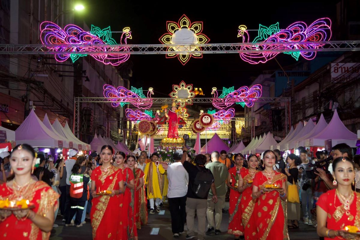 แสงศรัทธาจากอินเดียสู่ไทย! ททท. เปิดงาน Amazing Thailand Grand Diwali Festival 2025 ร่ายมนต์เสน่ห์เทศกาลแห่งแสงสว่าง 'Light Unites Us' ฉลองยิ่งใหญ่มิตรภาพ 2 ประเทศแน่นแฟ้น