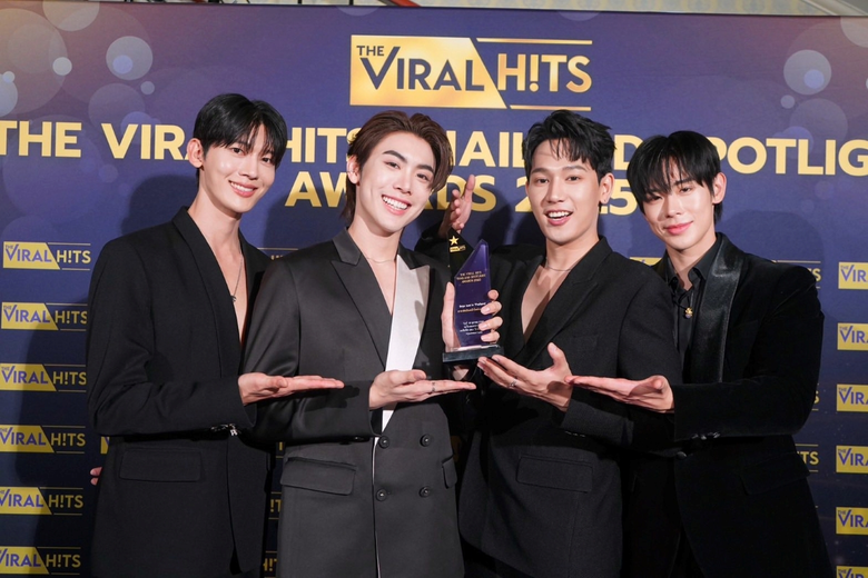 นักศึกษาคณะนิเทศฯ SPU "เอฟโฟร์ พีรวิชญ์" คว้ารางวัล "ศิลปินหน้าใหม่ยอดเยี่ยม" บนเวที Viral Hits 2025