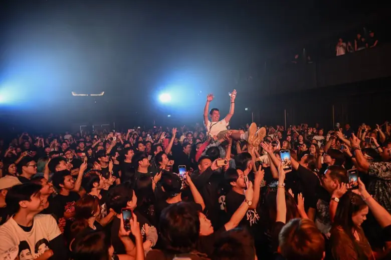 เก็บตกภาพ Blackhead "Back2Back Concert" กลับมาร็อกเต็มพลัง! เดือดจัดสองอัลบั้มติด เซอร์ไพรส์ "MR.ใหม่ตัวจริง" บอดี้เซิร์ฟกลางฮอลล์!