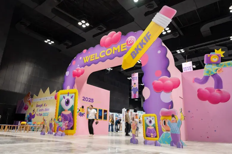 Bangkok Illustration Fair 2025 เริ่มแล้วอย่างยิ่งใหญ่ ศิลปินทั้งชาวไทยและนานาชาติ 222 รายร่วมจัดแสดงผลงาน พร้อมสร้างแรงบันดาลใจและการต่อยอดให้กับนักวาดไทยให้เติบโตในระดับนานาชาติ  23-26 ตุลาคม 2568 ณ centralwOrld PULSE ชั้น 7 ศูนย์การค้าเซ็นทรัลเวิลด์ Bangkok Illustration Fair 2025 เริ่มแล้วอย่างยิ่งใหญ่ ศิลปินทั้งชาวไทยและนานาชาติ 222 รายร่วมจัดแสดงผลงาน พร้อมสร้างแรงบันดาลใจและการต่อยอดให้กับนักวาดไทยให้เติบโตในระดับนานาชาติ  23-26 ตุลาคม 2568 ณ centralwOrld PULSE ชั้น 7 ศูนย์การค้าเซ็นทรัลเวิลด์