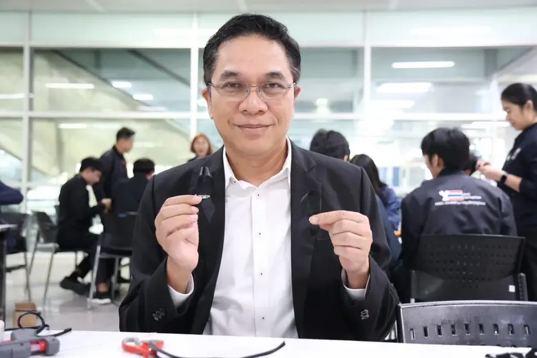 รฟฟท.เชิญชวนผู้โดยสาร และประชาชน ร่วมประดิษฐ์ริบบิ้นสีดำ ถวายความอาลัยแด่สมเด็จพระนางเจ้าสิริกิติ์ พระบรมราชินีนาถ พระบรมราชชนนีพันปีหลวง รฟฟท.เชิญชวนผู้โดยสาร และประชาชน ร่วมประดิษฐ์ริบบิ้นสีดำ ถวายความอาลัยแด่สมเด็จพระนางเจ้าสิริกิติ์ พระบรมราชินีนาถ พระบรมราชชนนีพันปีหลวง