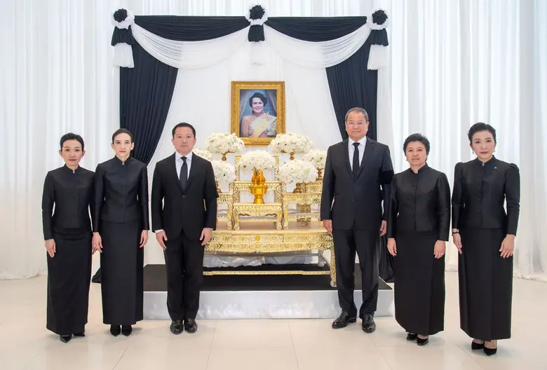ไทยกรุ๊ป โฮลดิ้งส์ น้อมถวายความอาลัยเบื้องหน้าพระฉายาลักษณ์ สมเด็จพระนางเจ้าสิริกิติ์ พระบรมราชินีนาถ พระบรมราชชนนีพันปีหลวง ไทยกรุ๊ป โฮลดิ้งส์ น้อมถวายความอาลัยเบื้องหน้าพระฉายาลักษณ์ สมเด็จพระนางเจ้าสิริกิติ์ พระบรมราชินีนาถ พระบรมราชชนนีพันปีหลวง