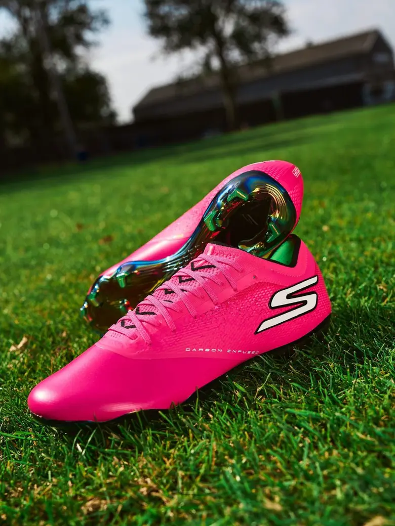 สเก็ตเชอร์ส เปิดเกมรุก! เผยโฉม "Flair Pack" รองเท้าฟุตบอลสีชมพูสุดเฟียซ จุดประกายความเร็วทุกจังหวะ สเก็ตเชอร์ส เปิดเกมรุก! เผยโฉม "Flair Pack" รองเท้าฟุตบอลสีชมพูสุดเฟียซ จุดประกายความเร็วทุกจังหวะ