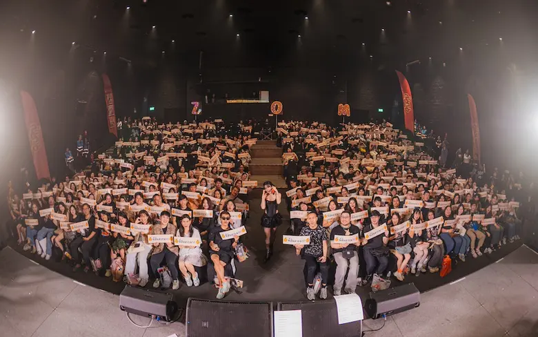 แฟนคอนฯ ครั้งแรกของ "ส้ม มารี" สุดอบอุ่น เติม "วิตามินส้ม" ขนเพลงเสิร์ฟกว่า 3 ชั่วโมงเต็ม!