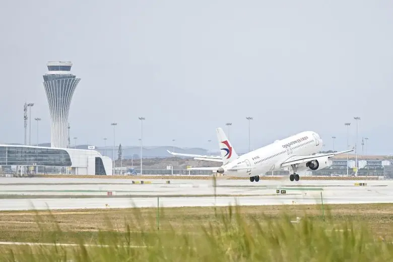 สนามบินกว่างโจว ไป๋อวิ๋น เปิดอาคารผู้โดยสาร 3 ประเดิมเที่ยวบินปฐมฤกษ์ด้วยเครื่องบิน C919 ฝีมือจีน