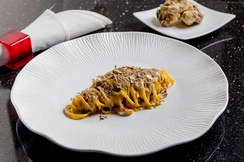 ฤดูกาลของราชาวัตถุดิบชั้นเลิศกับเห็ดทรัฟเฟิลขาว เพชรเม็ดงามแห่งครัว ณ ห้องอาหารเรดสกาย โรงแรมเซ็นทาราแกรนด์ฯ เซ็นทรัลเวิลด์