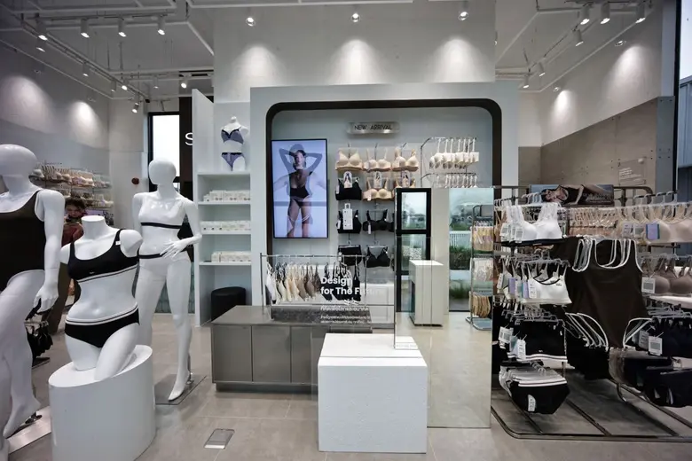 SABINA เปิดตัว "กรีน ลีฟวิ่ง สโตร์" ต้นแบบร้านยั่งยืนเพื่อสิ่งแวดล้อม ปักหมุดสาขาแรก ณ พุทธมณฑลสาย 5 ตอกย้ำแบรนด์แฟชั่นรักษ์โลก