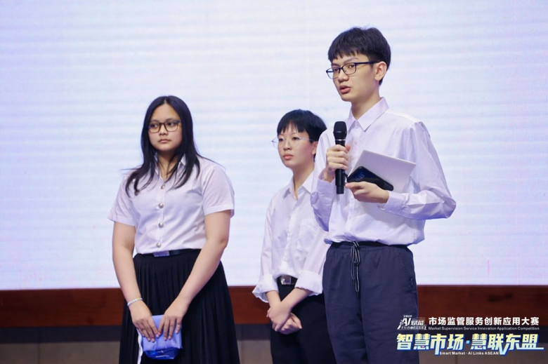 "เรียนกับตัวจริง สู่ความสำเร็จจริง" IT SPU นำทัพคณาจารย์และนักศึกษากวาด 5 รางวัล จากเวทีการแข่งขันระดับนานาชาติ ด้าน AI และเทคโนโลยี ตอกย้ำศักยภาพการเรียนรู้ AI Talent บนเวทีโลก