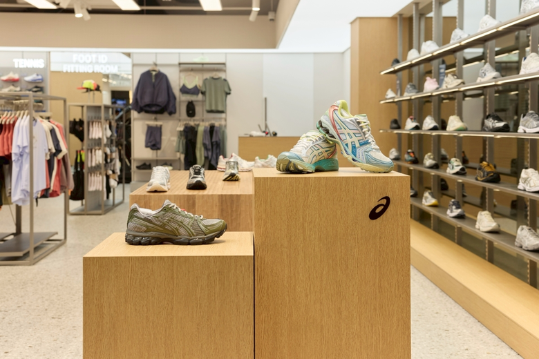 ASICS เปิดตัวสโตร์โฉมใหม่ ณ ชั้น 3 ศูนย์การค้าเซ็นทรัลเวิลด์ ยกระดับประสบการณ์สปอร์ตแฟชั่น