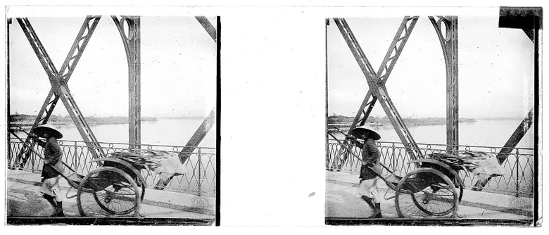 Prince of Kamphaengphet's Peep Show An exhibition of 3D glass plate photography by General His Royal Highness Prince Purachatra Jayakara, Prince of Kambaengbejra