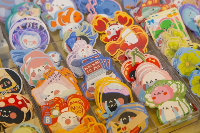 สยามดิสคัฟเวอรี่ ชวน Come Play With Us! ในงาน STICK IT UP พื้นที่แห่งการสร้างสรรค์สติ๊กเกอร์จากศิลปินสตรีท