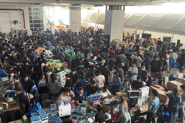 Synnex Big Bang Sale 2025 คึกคัก นักช้อปแน่นงาน พร้อมร่วมรักษ์โลก ส่งมอบ E-Waste ผ่านโครงการ 'ทิ้งให้ถูกที่ Trusted by Synnex E-Waste'