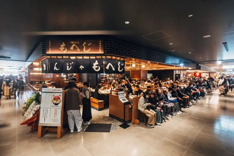 "Tsukishima Monja Moheji" มอนจายากิชื่อดังจากโตเกียวที่ต้องต่อคิวยาวหลายชั่วโมง เปิดตัวสาขาแรกในไทย