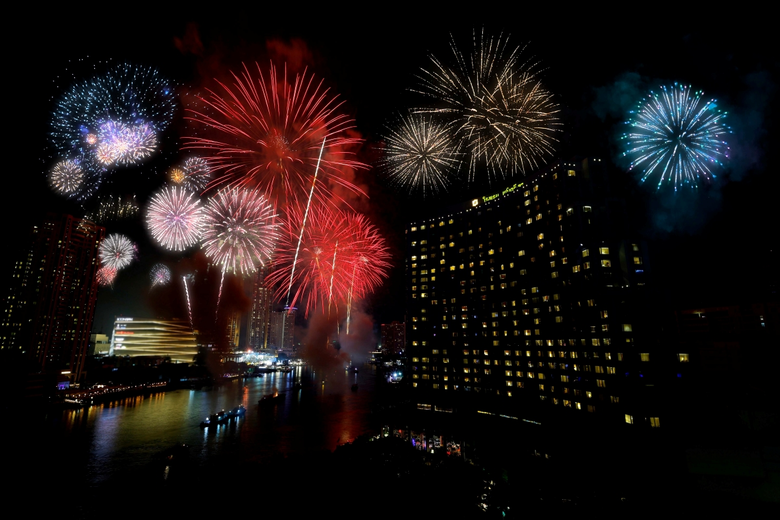 Shangri-La Bangkok Unveils the Magic of the Season through Enchanted Wonders